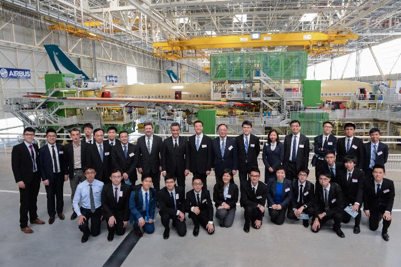 The Chief Executive, Mr C Y Leung (back row, ninth right); the Secretary for Transport and Housing, Professor Anthony Cheung Bing-leung (back row, eleventh right); the Secretary for Innovation and Technology, Mr Nicholas W Yang (back row, seventh right); and Hong Kong student delegates at Airbus in Toulouse, France, today (June 7, Toulouse time).